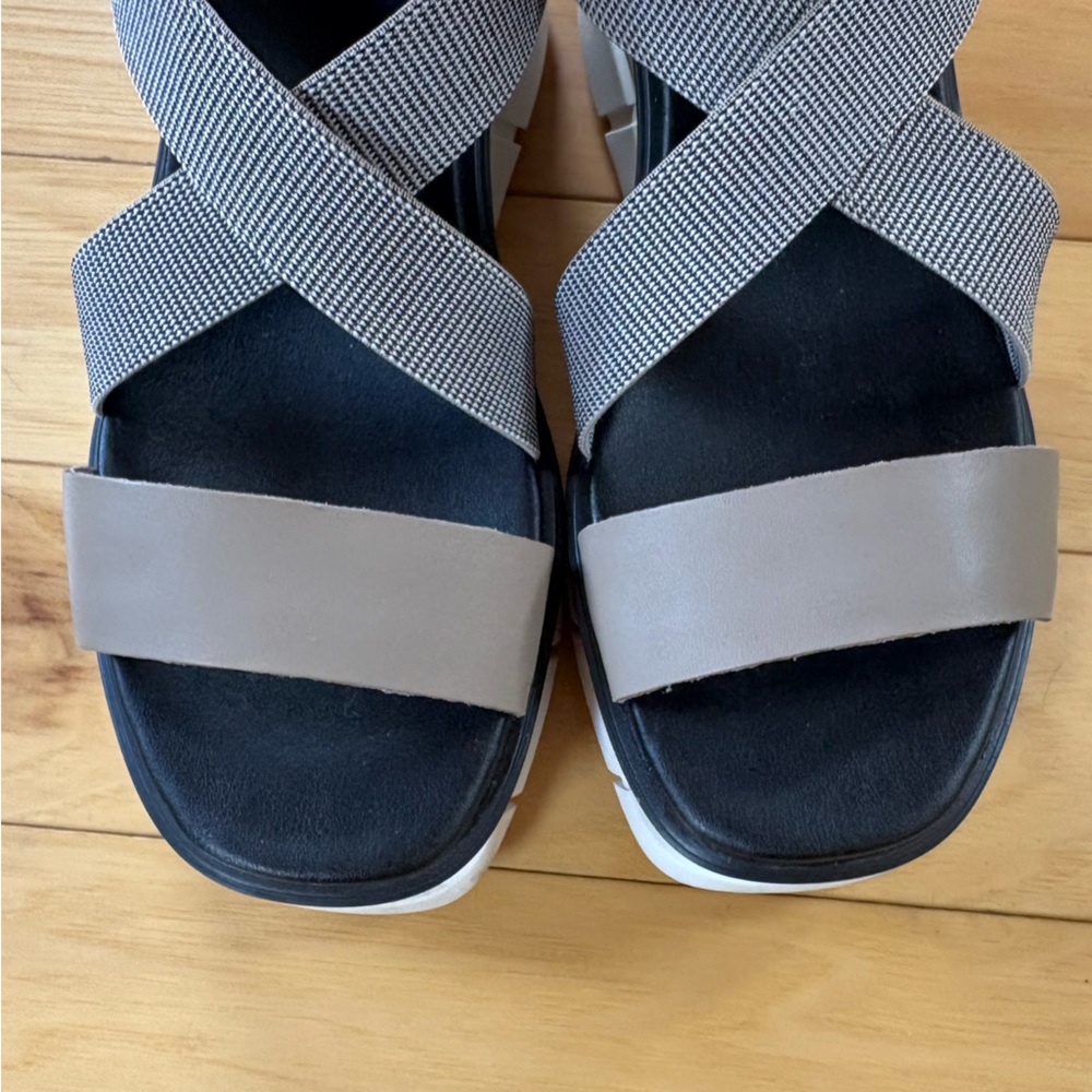 Sorel Joanie III Sport Strap Wedge Sandals Womens Sz 9 Black Tan - Picture 4 of 8